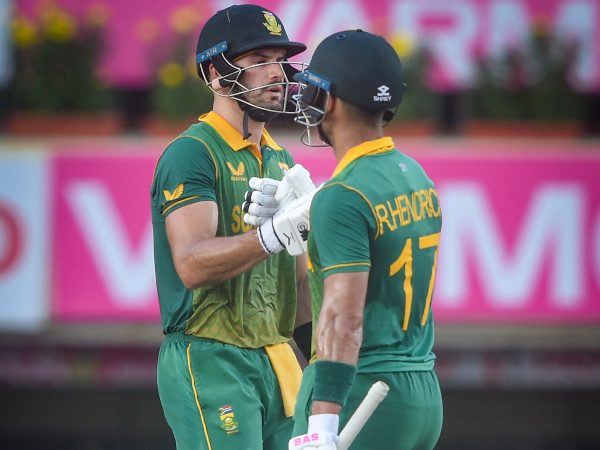 ಐಡೆನ್ ಮಾರ್ಕ್ರಾಮ್ (79) ಮತ್ತು ರೀಜಾ ಹೆಂಡ್ರಿಕ್ಸ್ (74)