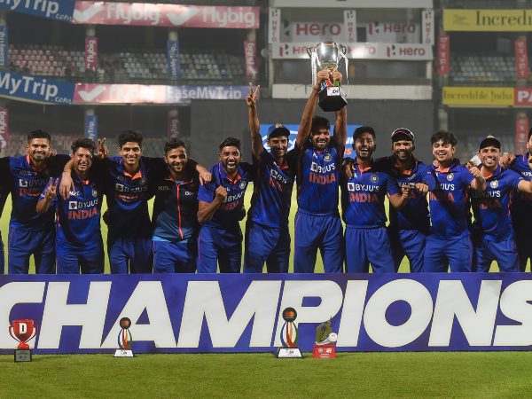 ಇನ್ನು 185 ಎಸೆತಗಳು ಬಾಕಿ ಇರುವಂತೆಯೇ ಭಾರತಕ್ಕೆ ಜಯ