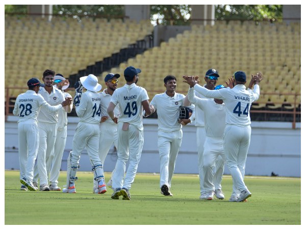 ಇತ್ತಂಡಗಳ ಆಡುವ ಬಳಗ ಹೀಗಿದೆ