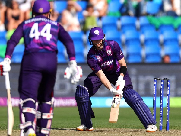 ಮೈಕೆಲ್ ಜೋನ್ಸ್ ಭರ್ಜರಿ ಅರ್ಧಶತಕ