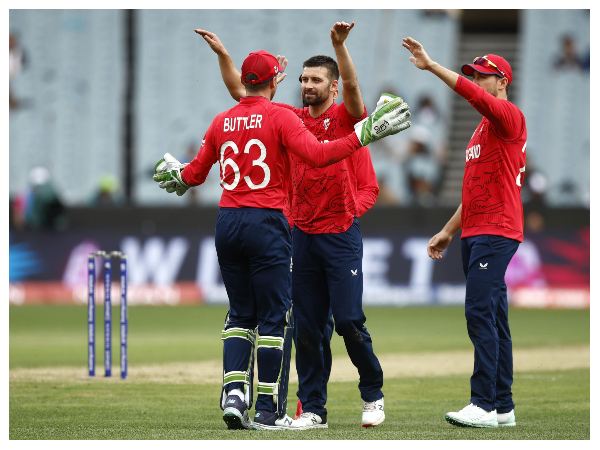 ದ್ವಿತಿಯಾರ್ಧದಲ್ಲಿ ಬೌಲಿಂಗ್‌ನಲ್ಲಿ ಇಂಗ್ಲೆಂಡ್‌ಗೆ ಮೇಲುಗೈ