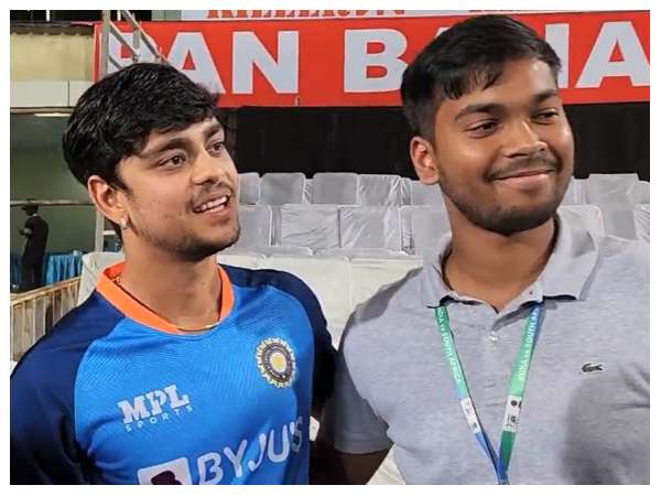 ಅಭಿಮಾನಿಗಳೊಂದಿಗೆ ಸಮಯ ಕಳೆದ ಇಶಾನ್ ಕಿಶನ್: ಆಟೋಗ್ರಾಫ್