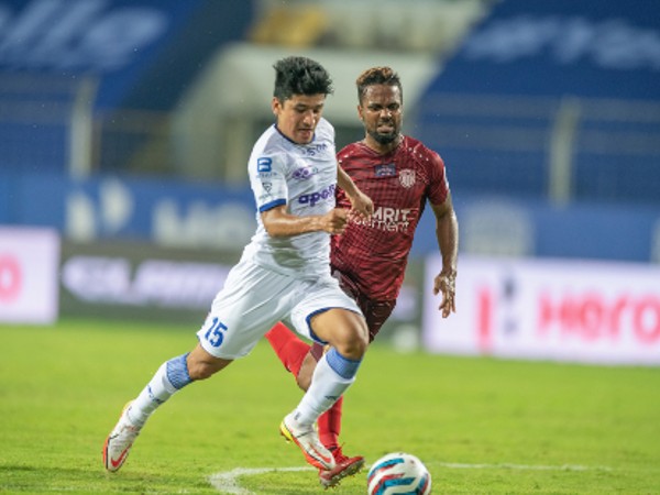 ಸೆಂಟ್ರಲ್ ಮಿಡ್‌ಫೀಲ್ಡರ್ ಅನಿರುದ್ಧ್ ಥಾಪಾ 