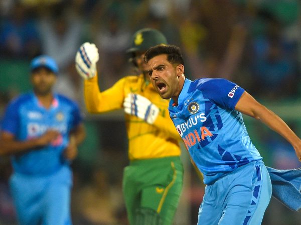 ದೀಪಕ್ ಚಹಾರ್ ಬದಲಿಗೆ ಮೊಹಮ್ಮದ್ ಶಮಿ ಆಯ್ಕೆ ಸಾಧ್ಯತೆ