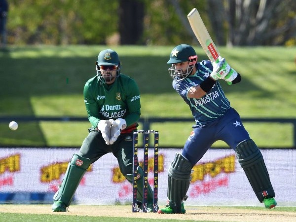 ಮೊಹಮ್ಮದ್ ರಿಜ್ವಾನ್ ಅರ್ಧಶತಕ