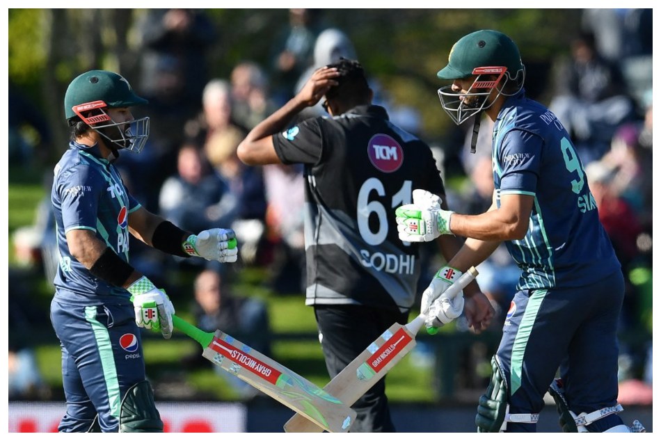 NZ vs Pak, Final Match,Tri-Series: Pak won the match by 5 wickets and won the tri series NZ vs Pak, Final Match,Tri-Series: Pak won the match by 5 wickets and won the tri series