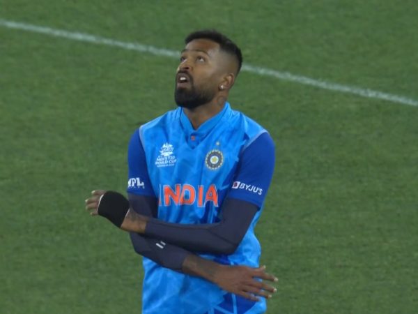T20 World Cuop 2022: Rohit Sharma Angry on Spider Cam Due To Shan Masoods Wicket Denies T20 World Cuop 2022: Rohit Sharma Angry on Spider Cam Due To Shan Masoods Wicket Denies