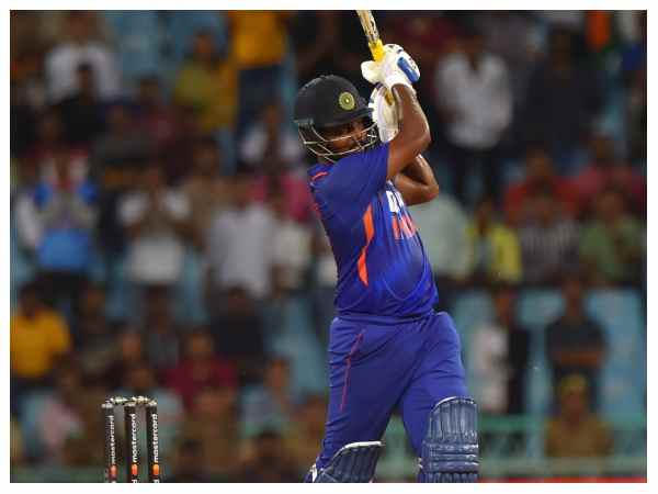 39ನೇ ಓವರ್‌ನಲ್ಲಿ ಸಂಜು ಸ್ಯಾಮ್ಸನ್‌ಗೆ ಸ್ಟ್ರೈಕ್ ಸಿಗಲಿಲ್ಲ