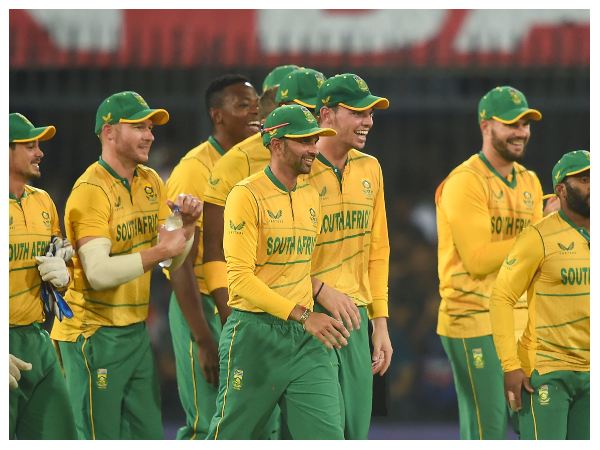 ದಕ್ಷಿಣ ಆಫ್ರಿಕಾ ಆಡುವ ಬಳಗ 