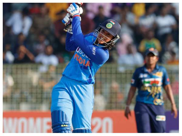 25 ಎಸೆತಗಳಲ್ಲಿ ಅಜೇಯ ಅರ್ಧಶತಕ, ಸಿಕ್ಸರ್ ಸಿಡಿಸಿ ಗೆಲುವು ತಂದಿಟ್ಟ ಸ್ಮೃತಿ ಮಂದಾನ