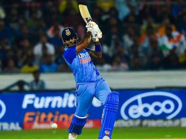 ಮೂರು ಬ್ಯಾಕ್-ಟು-ಬ್ಯಾಕ್ ಅರ್ಧಶತಕ