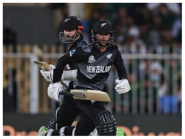 ಬ್ಯಾಟ್‌ಗೆ ಗುದ್ದಿ ಗಾಯಗೊಂಡ ಡೆವೋನ್ ಕಾನ್ವೆ