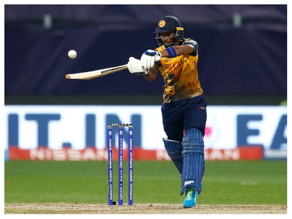 ಇತ್ತಂಡಗಳ ಆಡುವ ಬಳಗ