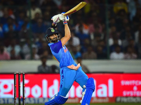 ಮೊದಲು ಕೊಹ್ಲಿ ಶಾಟ್ ಆಯ್ಕೆಯು ಸ್ವಲ್ಪ ಎಡವಟ್ಟಾಗಿತ್ತು ಮೊದಲು ಕೊಹ್ಲಿ ಶಾಟ್ ಆಯ್ಕೆಯು ಸ್ವಲ್ಪ ಎಡವಟ್ಟಾಗಿತ್ತು