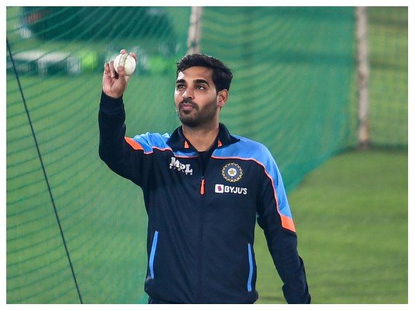 ಬೌಲಿಂಗ್ನಲ್ಲಿ ವಿಶ್ವದಾಖಲೆಯ ಸನಿಹದಲ್ಲಿ ಭುವನೇಶ್ವರ್ ಕುಮಾರ್ ಬೌಲಿಂಗ್ನಲ್ಲಿ ವಿಶ್ವದಾಖಲೆಯ ಸನಿಹದಲ್ಲಿ ಭುವನೇಶ್ವರ್ ಕುಮಾರ್