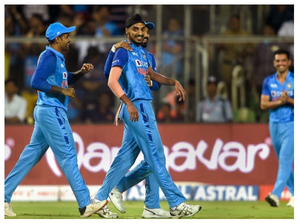 ಅಭಿಮಾನಿಗಳ ಭಾವನೆಯನ್ನು ಸಮಾನವಾಗಿ ಸ್ವೀಕರಿಸಬೇಕು