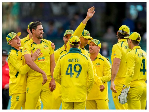 ಇತ್ತಂಡಗಳ ಆಡುವ ಬಳಗ