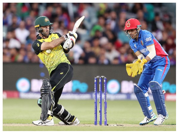 ಇತ್ತಂಡಗಳ ಆಡುವ ಬಳಗ ಇತ್ತಂಡಗಳ ಆಡುವ ಬಳಗ