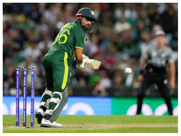 ಇಂಗ್ಲೆಂಡ್ ಆಟಗಾರರಿಗೆ ಸ್ವಾಗತ ಎಂದ ಬಾಬರ್ ಇಂಗ್ಲೆಂಡ್ ಆಟಗಾರರಿಗೆ ಸ್ವಾಗತ ಎಂದ ಬಾಬರ್