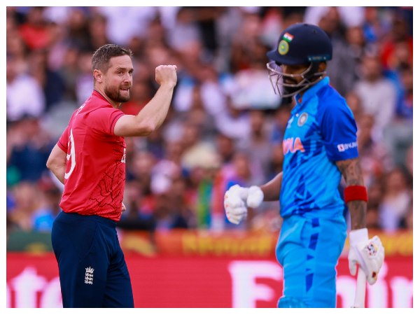 ಇತ್ತಂಡಗಳ ಆಡುವ ಬಳಗ