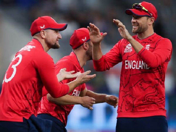 ಇಂಗ್ಲೆಂಡ್, ನ್ಯೂಜಿಲೆಂಡ್ ಪ್ಲೇಯಿಂಗ್ XI ಇಂಗ್ಲೆಂಡ್, ನ್ಯೂಜಿಲೆಂಡ್ ಪ್ಲೇಯಿಂಗ್ XI