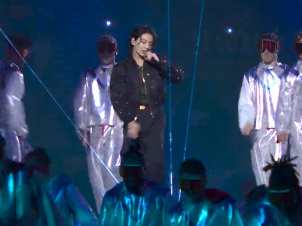 ಅಭಿಮಾನಿಗಳಿಗೆ ರಸಮಂಜರಿ ನೀಡಿದ ಮೋರ್ಗನ್ ಫ್ರೀಮನ್, ಜಂಗ್ ಕುಕ್