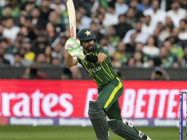 ಸಾಧಾರಣ ಮೊತ್ತ ಕಲೆಹಾಕಿದ ಪಾಕಿಸ್ತಾನ