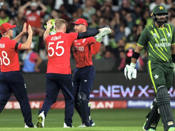 ಆಂಗ್ಲರಿಂದ ಉತ್ತಮ ಬೌಲಿಂಗ್ ಪ್ರದರ್ಶನ 