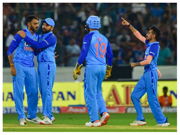 ಅಕ್ಷರ್ ಪಟೇಲ್ ಹೊರಗಿಡಲು ಕಾರಣ ಹೇಳಿದ ಗವಾಸ್ಕರ್