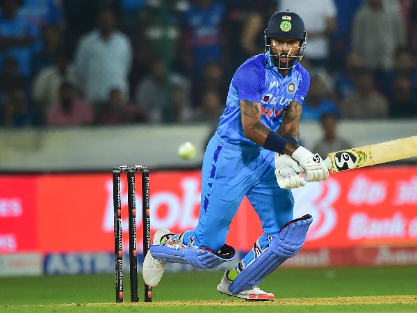 ಮಾರ್ಕ್ವುಡ್ ಬೌಲಿಂಗ್ ಎದುರಿಸಬೇಕಿದೆ ಪಾಂಡ್ಯ ಮಾರ್ಕ್ವುಡ್ ಬೌಲಿಂಗ್ ಎದುರಿಸಬೇಕಿದೆ ಪಾಂಡ್ಯ