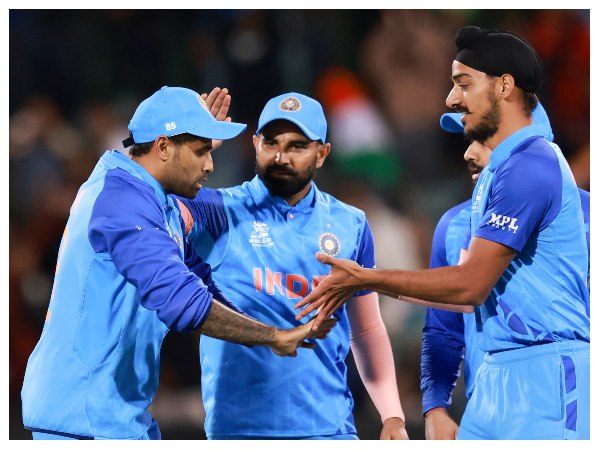 ರೋಚಕ ಗೆಲುವು ಸಾಧಿಸಿದ ಟೀಮ್ ಇಂಡಿಯಾ ರೋಚಕ ಗೆಲುವು ಸಾಧಿಸಿದ ಟೀಮ್ ಇಂಡಿಯಾ