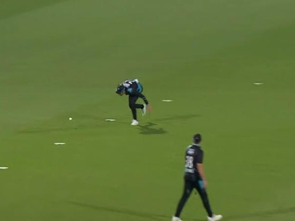 ಸ್ಯಾಂಟ್ನರ್ ಮಿಸ್‌ಫೀಲ್ಡ್‌ನಿಂದ ಸರಣಿ ಸೋಲು