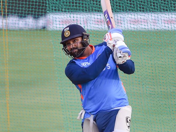 T20 World Cup 2022: Big Shock For Team India; Rohit Sharma Has Injured Ahead Of Semi-final Match Against England T20 World Cup 2022: Big Shock For Team India; Rohit Sharma Has Injured Ahead Of Semi-final Match Against England