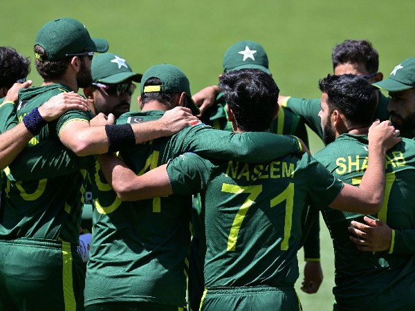 ಒಂದೇ ಓವರ್‌ನಲ್ಲಿ 2 ವಿಕೆಟ್ ಪತನ 