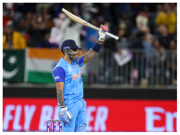 ಸತತ ಎರಡು ಅರ್ಧ ಶತಕ ಸಿಡಿಸಿದ ಸೂರ್ಯ ಸತತ ಎರಡು ಅರ್ಧ ಶತಕ ಸಿಡಿಸಿದ ಸೂರ್ಯ