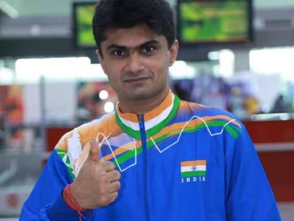  ಉತ್ತರಪ್ರದೇಶದಲ್ಲಿ ಐಎಎಸ್ ಅಧಿಕಾರಿಯಾಗಿ ಕೆಲಸ