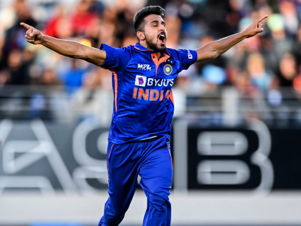 ಉಮ್ರಾನ್ ಮಲಿಕ್ ಎರಡು ವಿಕೆಟ್‌ಗಳನ್ನು ಪಡೆದರು