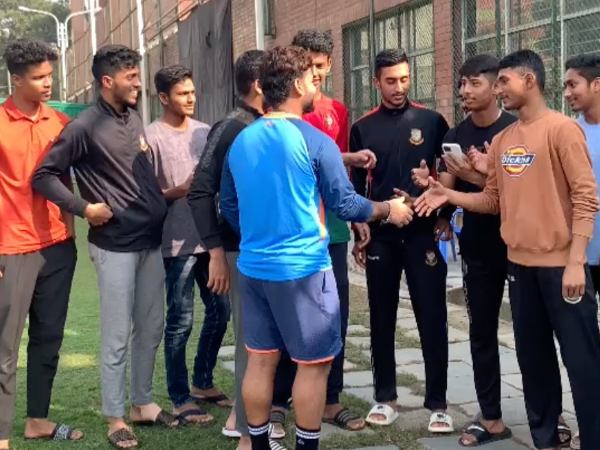 IND vs BAN 2nd Test: Bangladesh U-19 Cricketers Meet Virat Kohli In Mirpur