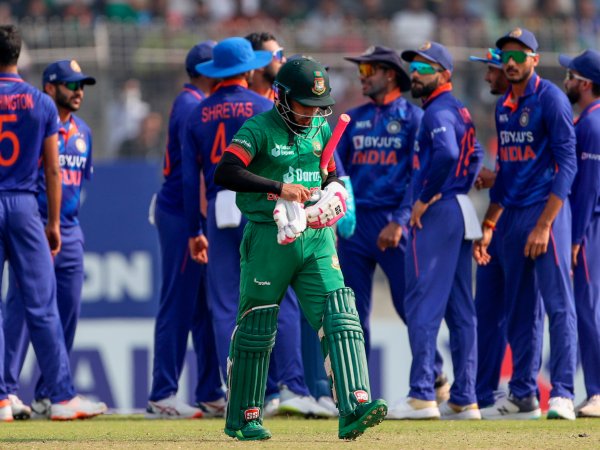 ಬಾಂಗ್ಲಾದೇಶದಿಂದ ಹಿಂತಿರುಗಿದ ತಕ್ಷಣ ಪರಾಮರ್ಶೆ ಸಭೆ ಬಾಂಗ್ಲಾದೇಶದಿಂದ ಹಿಂತಿರುಗಿದ ತಕ್ಷಣ ಪರಾಮರ್ಶೆ ಸಭೆ