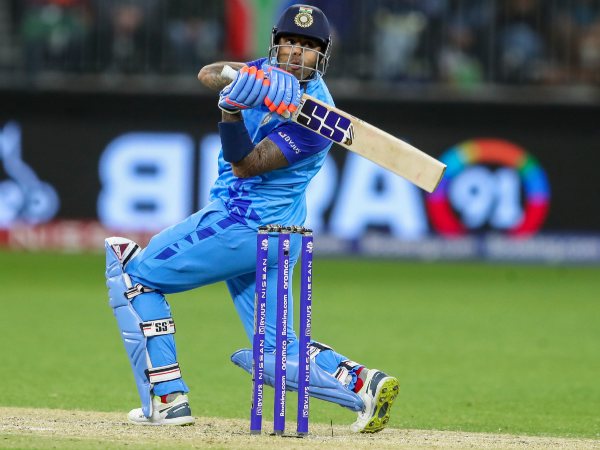 ಸೂರ್ಯಕುಮಾರ್ ಯಾದವ್- 1424 ರನ್ 