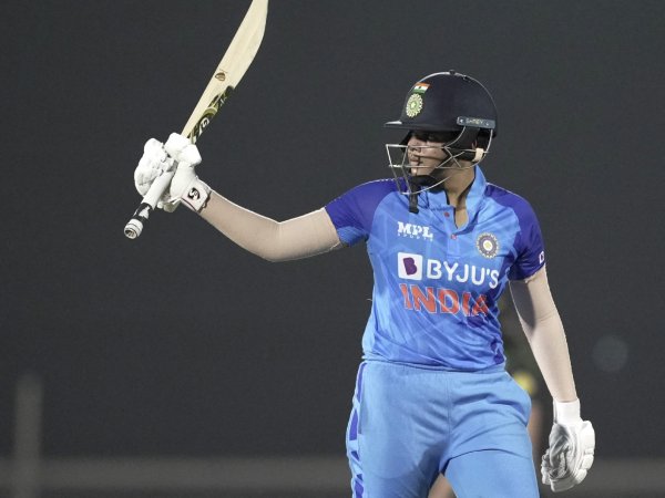 ದೀಪ್ತಿ ಶರ್ಮಾ 17 ಎಸೆತಗಳಲ್ಲಿ ಔಟಾಗದೆ 25 ರನ್