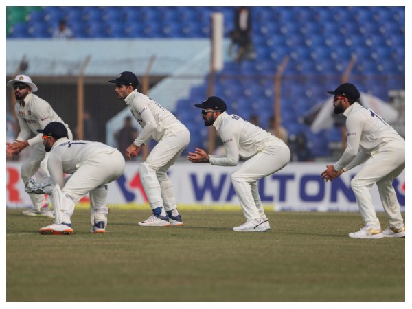 ಇತ್ತಂಡಗಳ ಆಡುವ ಬಳಗ 