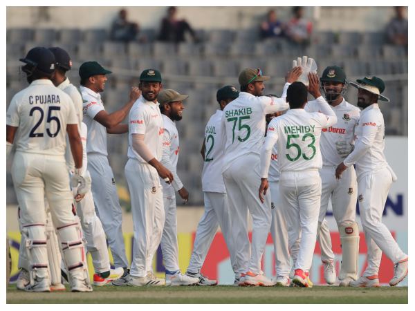 ಇತ್ತಂಡಗಳ ಆಡುವ ಬಳಗ 