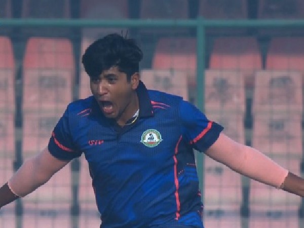 ಬಲಗೈ ವೇಗದ ಬೌಲರ್ ಯಶ್ ಠಾಕೂರ್