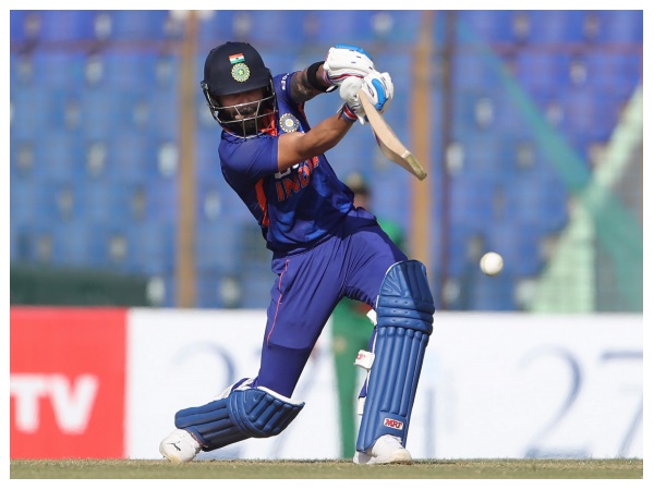 ಇತ್ತಂಡಗಳ ಆಡುವ ಬಳಗ