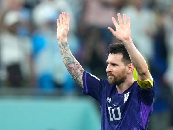 17ನೇ ವಯಸ್ಸಿನಲ್ಲಿ ಬಾರ್ಸಿಲೋನಾ ಎಫ್‌ಸಿಗಾಗಿ ಆಡಲು ಪ್ರಾರಂಭ