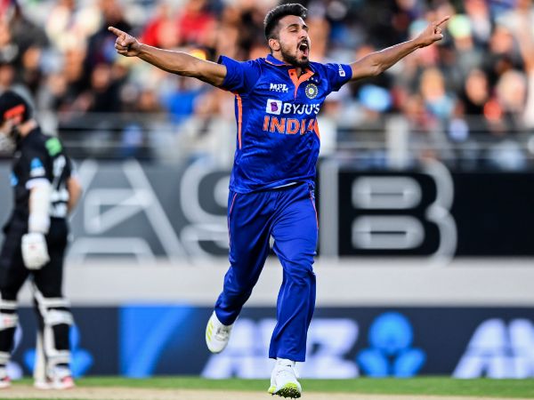 ಉಮ್ರಾನ್ ಮಲಿಕ್ ತಮ್ಮ ಚೊಚ್ಚಲ ಪಂದ್ಯದಲ್ಲಿ 2 ವಿಕೆಟ್