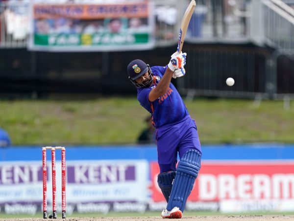 ರೋಹಿತ್ ಶರ್ಮಾ 272 ರನ್ ಚೇಸ್ನಲ್ಲಿ ಪ್ರಬಲ ಹೋರಾಟ ರೋಹಿತ್ ಶರ್ಮಾ 272 ರನ್ ಚೇಸ್ನಲ್ಲಿ ಪ್ರಬಲ ಹೋರಾಟ