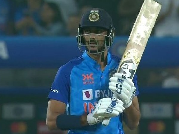 ಜಡೇಜಾ ದಾಖಲೆ ಮುರಿದ ಅಕ್ಷರ್ 