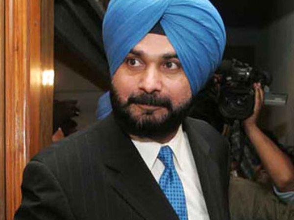 4) ನವಜೋತ್ ಸಿಂಗ್ ಸಿಧು - 25 ಇನ್ನಿಂಗ್ಸ್‌ಗಳಲ್ಲಿ 1,000 ರನ್‌